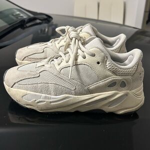 Adidas Yeezy boost 700 sneakers
